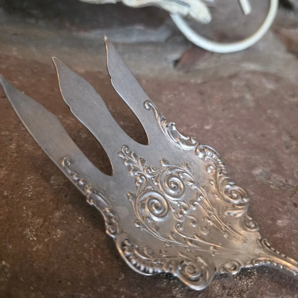 Wm Rogers & Son AA Remembrance Silverplate Cold Meat Fork Ornate Victorian 8.5in